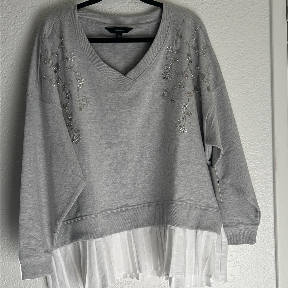 Elegant Gray V-Neck Sweatshirt with White Hem